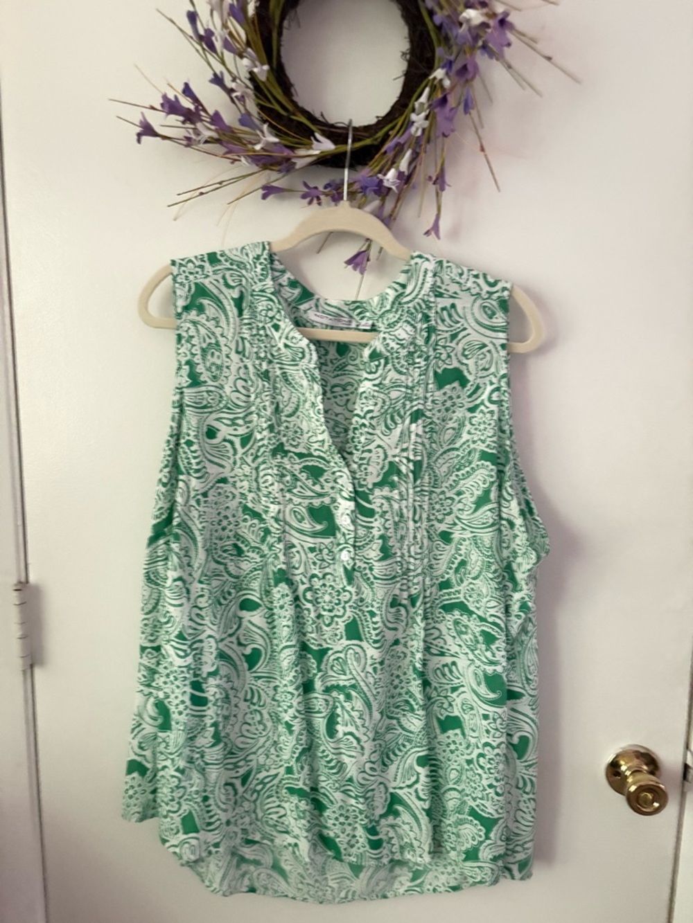 Notations Green and White Paisley Sleeveless Top